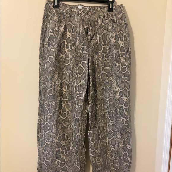 Ardene Denim - Ardene Snake Print Pants in Gray and Cream